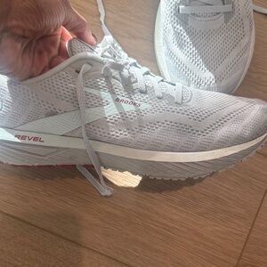 Brooks Women's Athletic Shoes - Light Gray